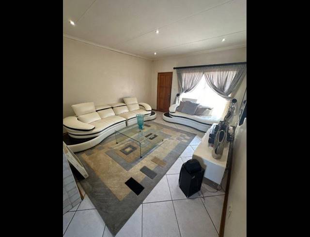 2 BEDROOM TOWNHOUSE FOR SALE IN LIEFDE EN VREDE
